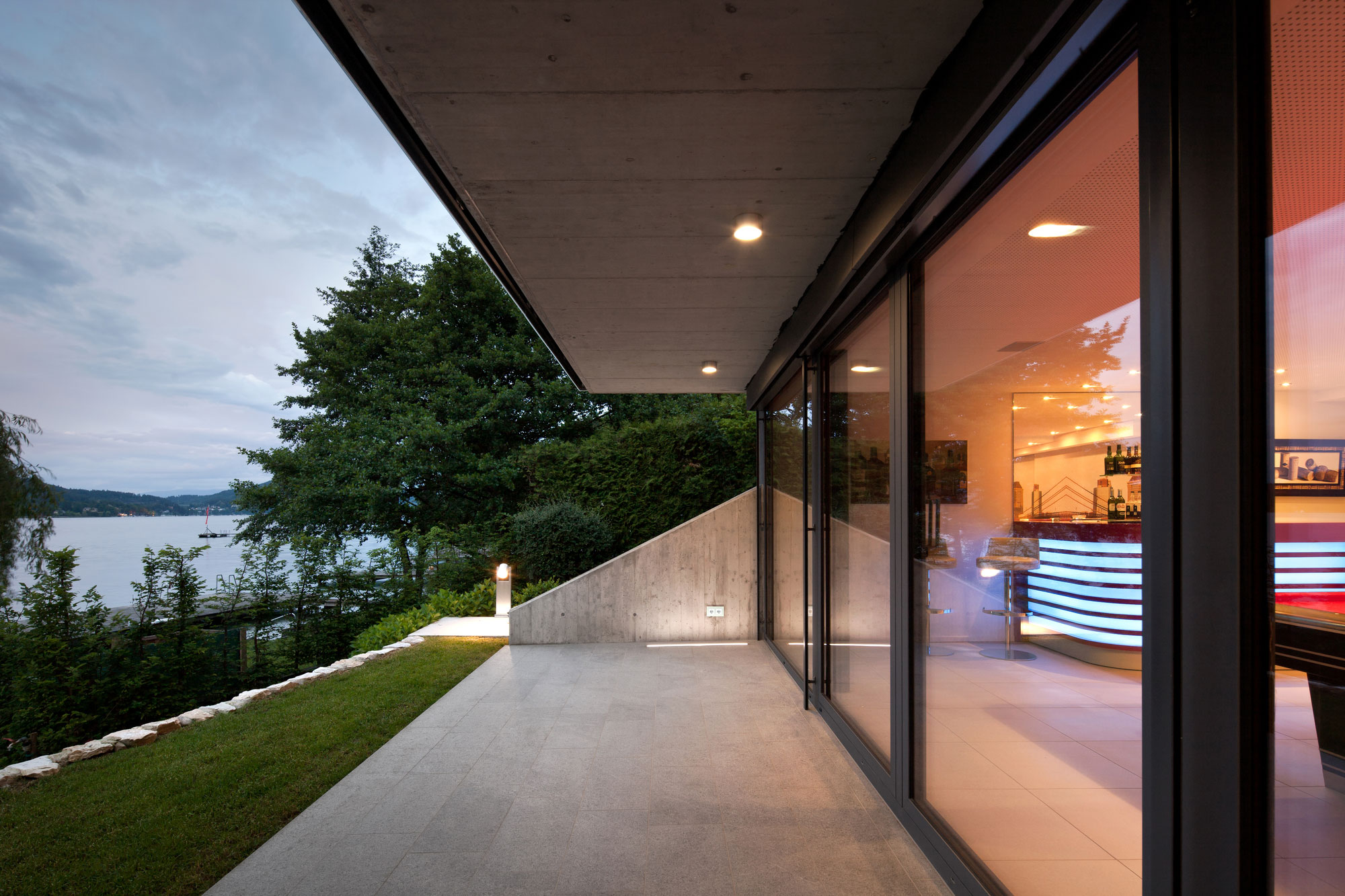 lakeside-house-by-spado-architects-09