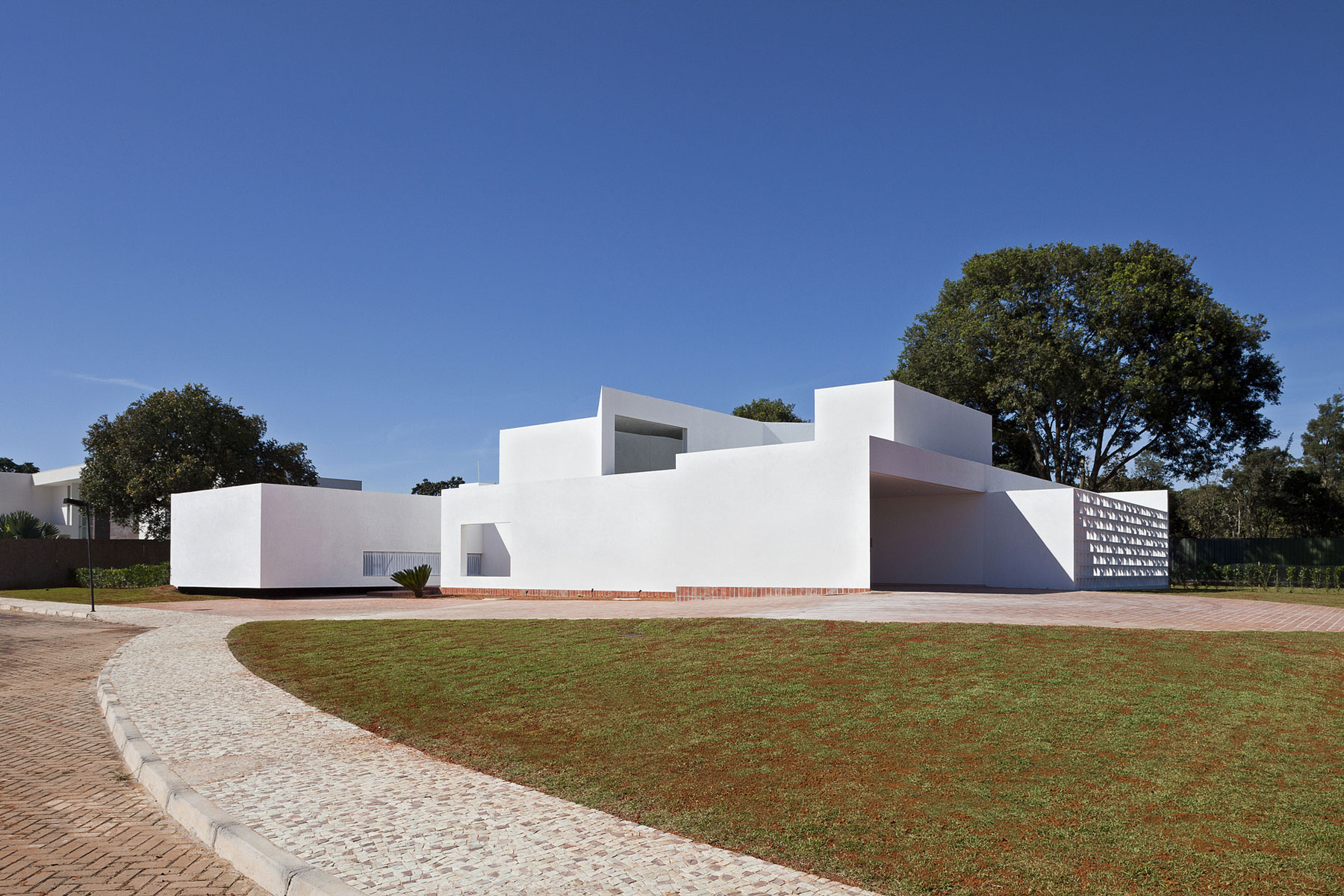 Коттедж Migliari Guimarães House, Бразилия