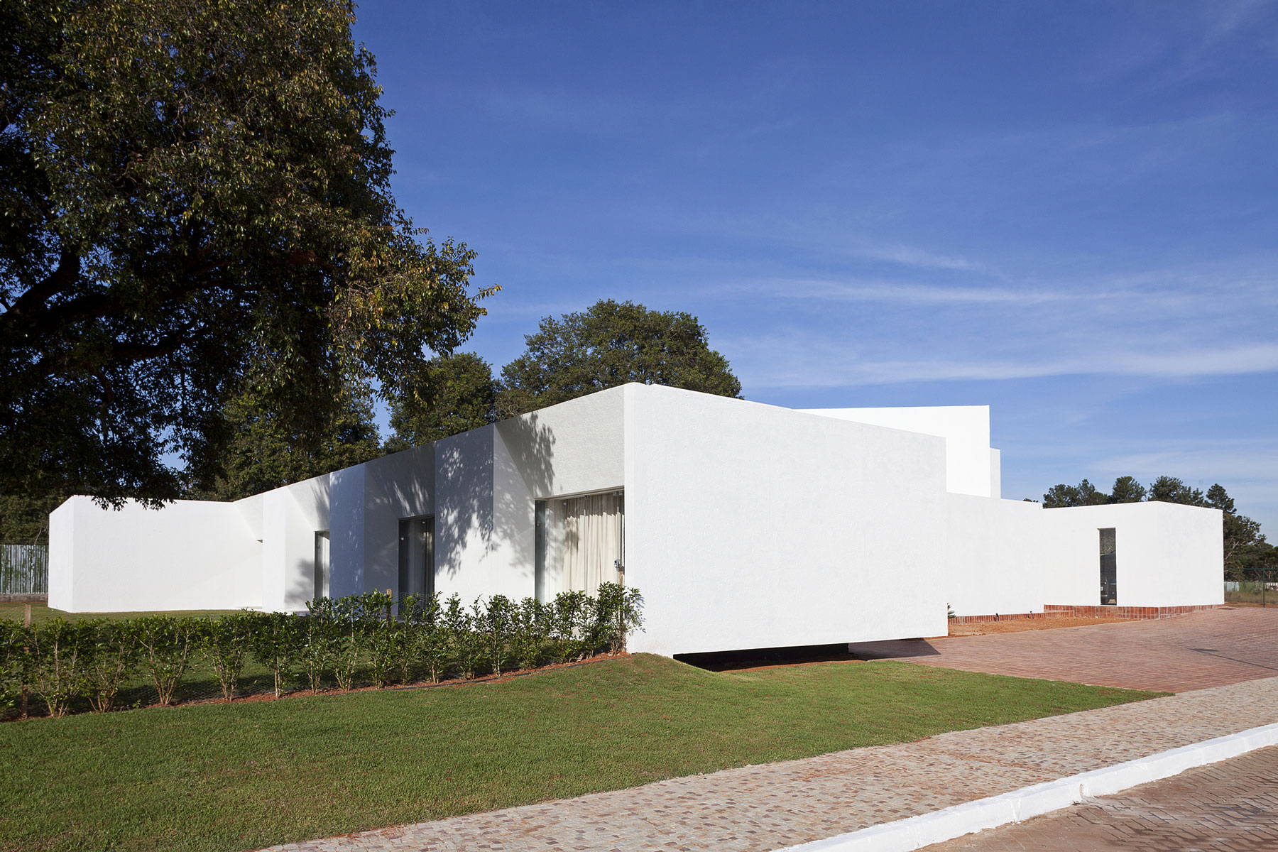 Коттедж Migliari Guimarães House, Бразилия