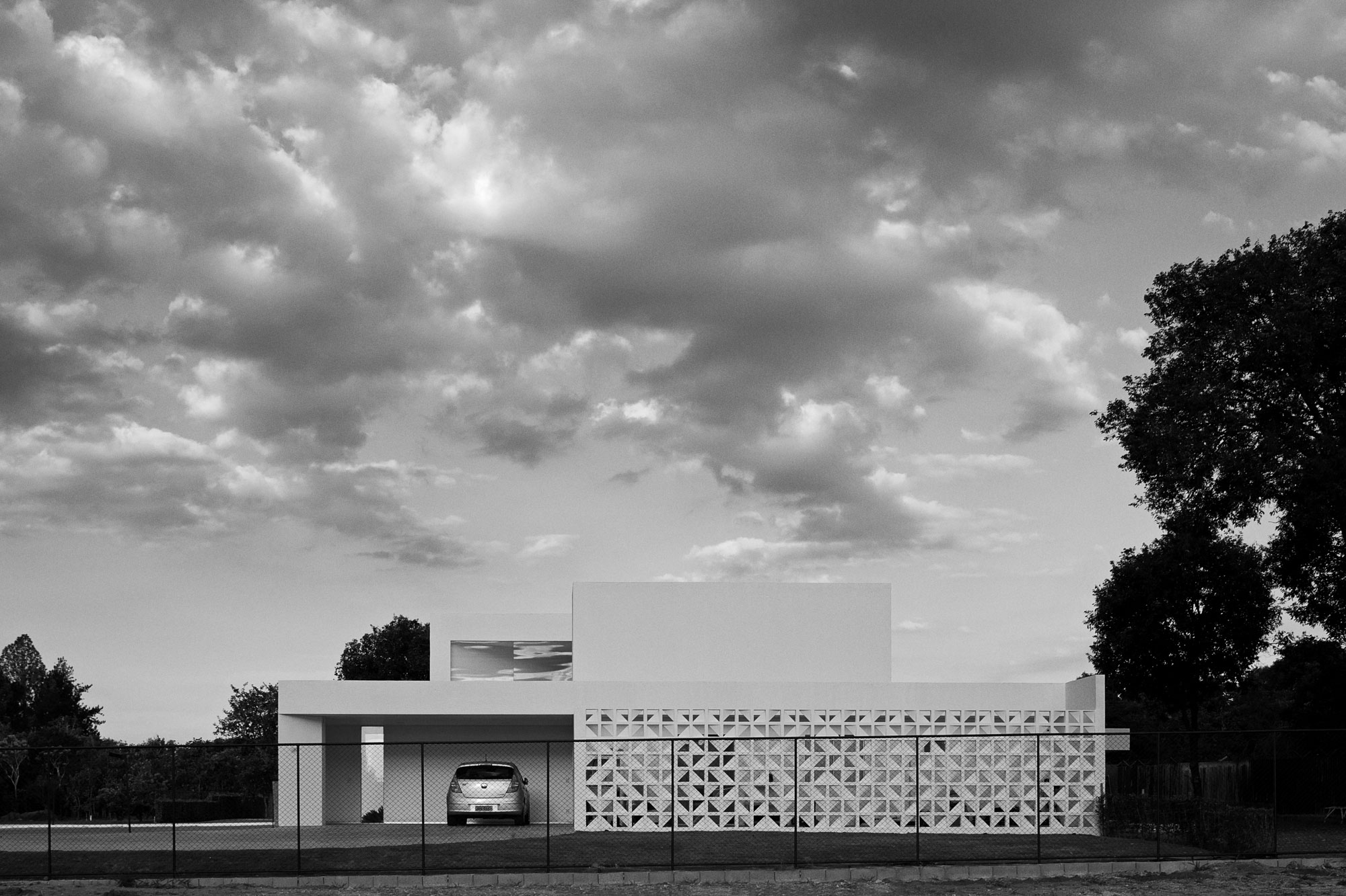 Коттедж Migliari Guimarães House, Бразилия