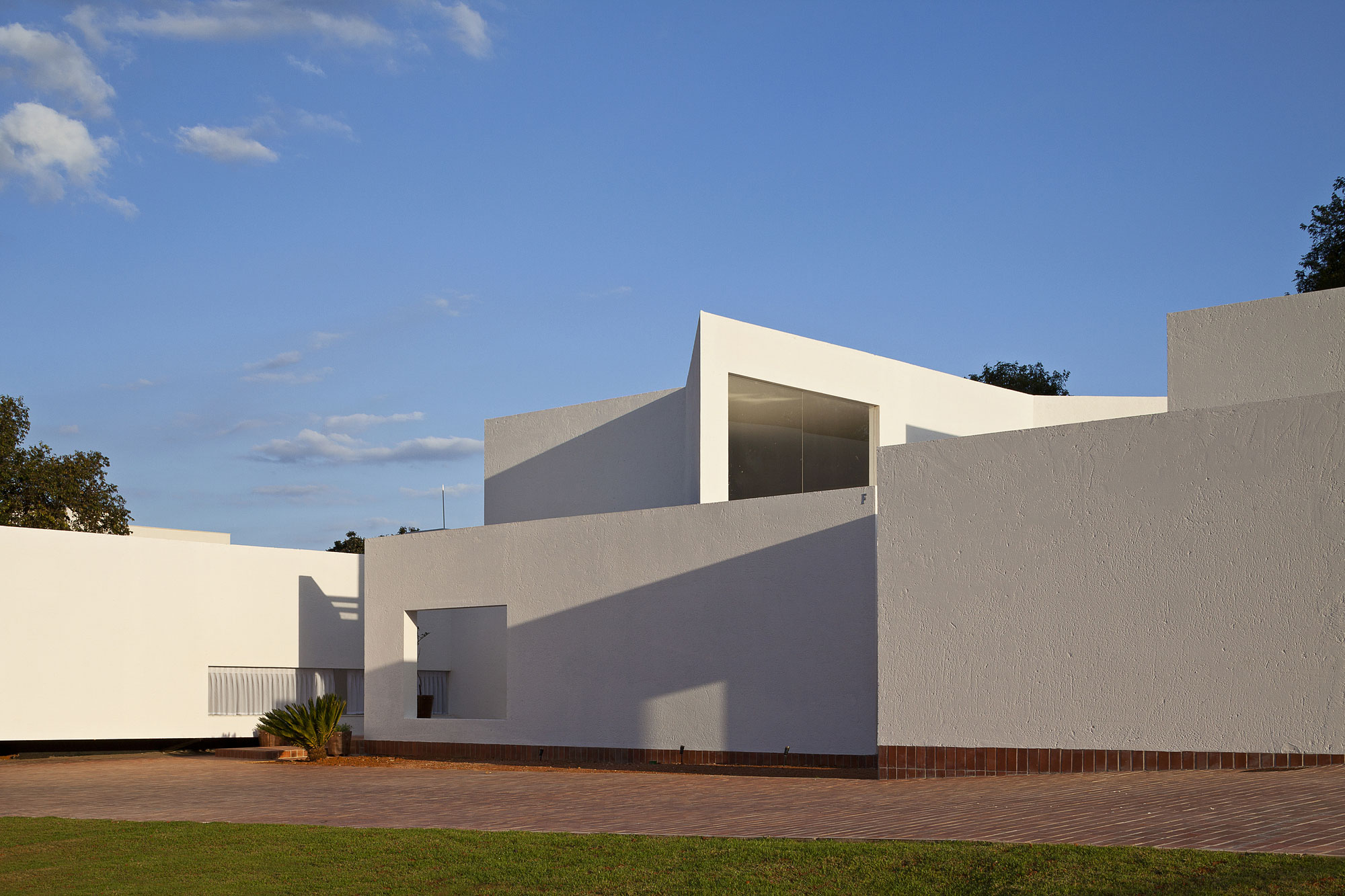 Коттедж Migliari Guimarães House, Бразилия