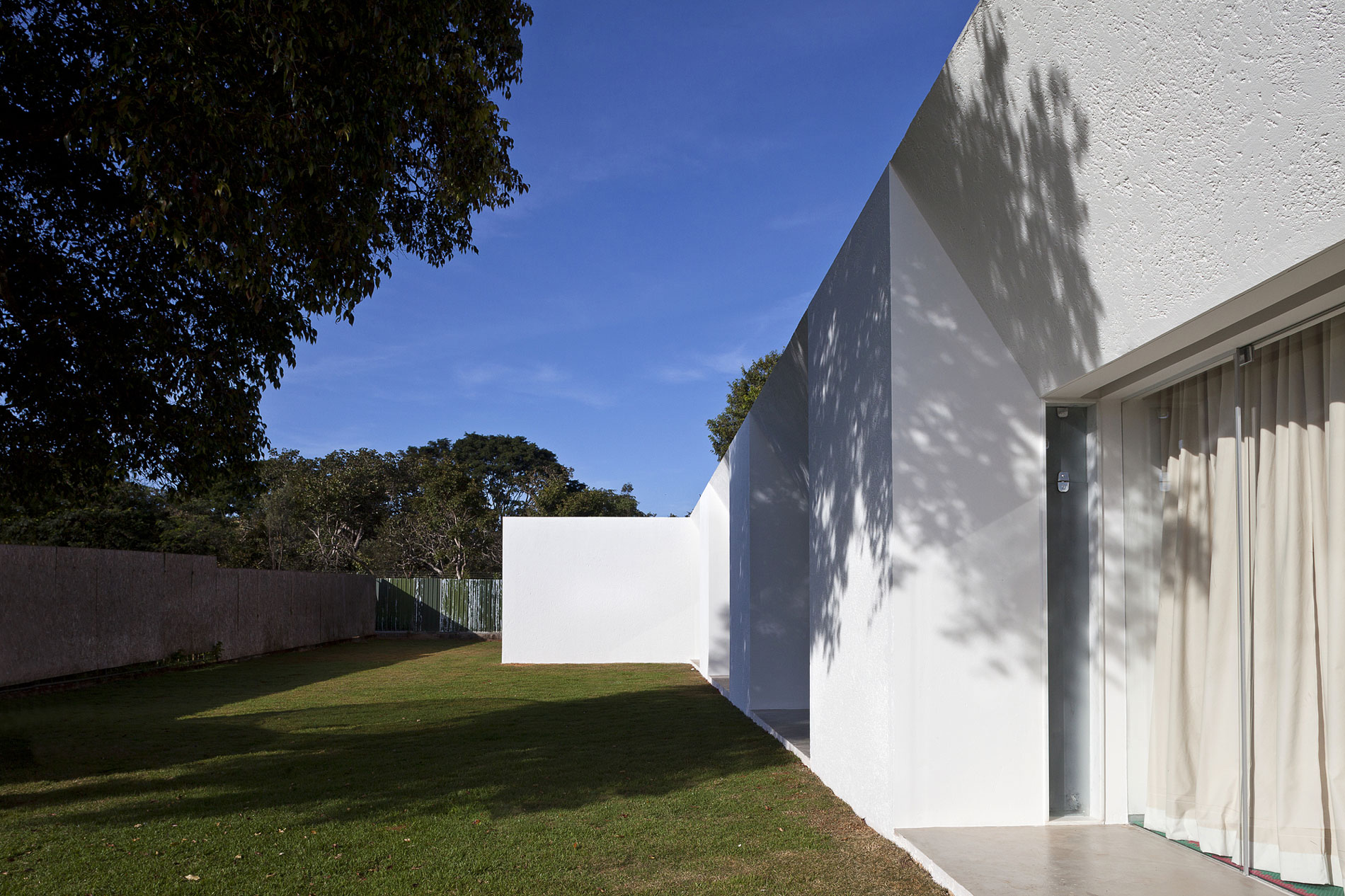 Коттедж Migliari Guimarães House, Бразилия