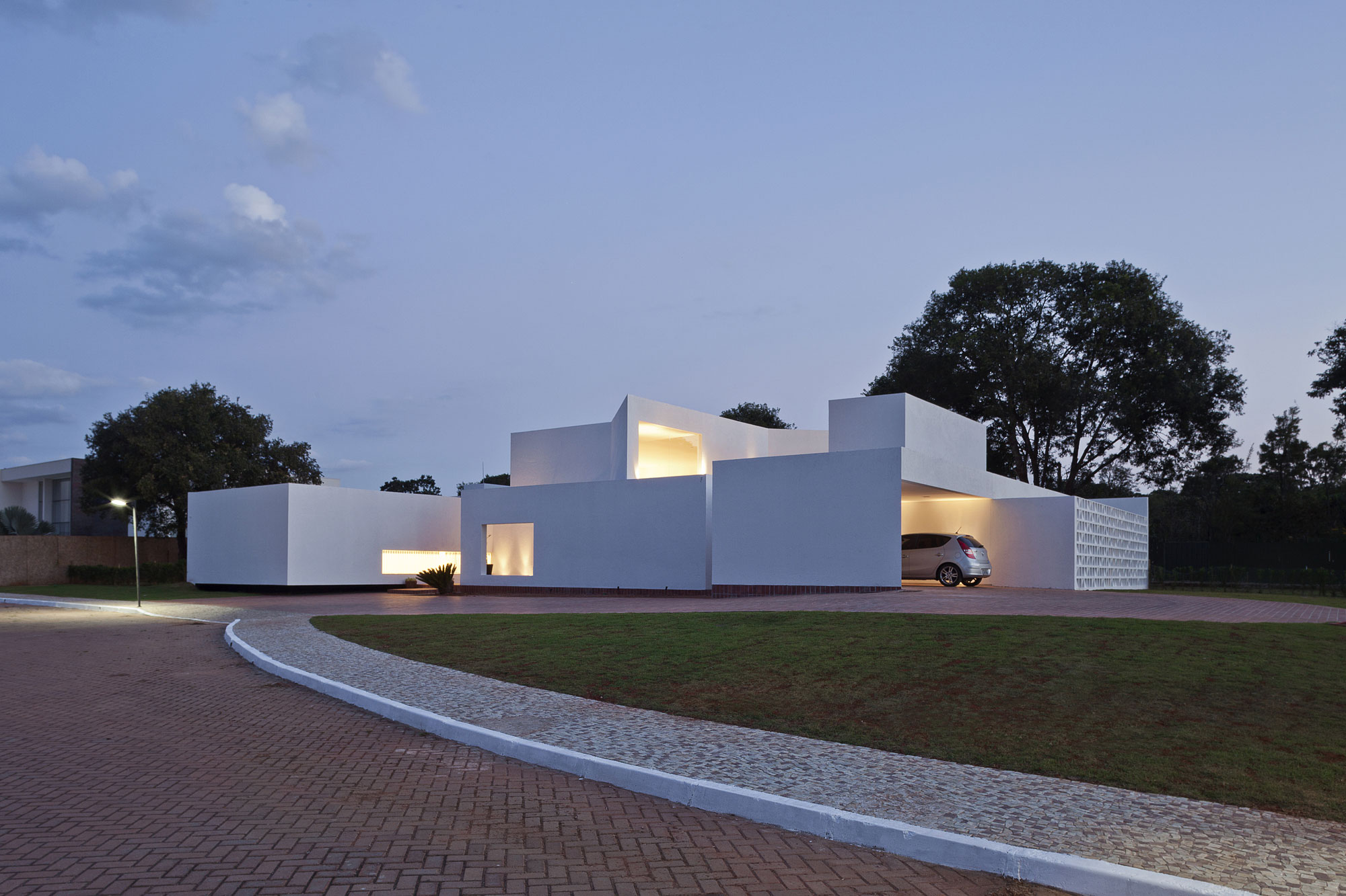 Коттедж Migliari Guimarães House, Бразилия