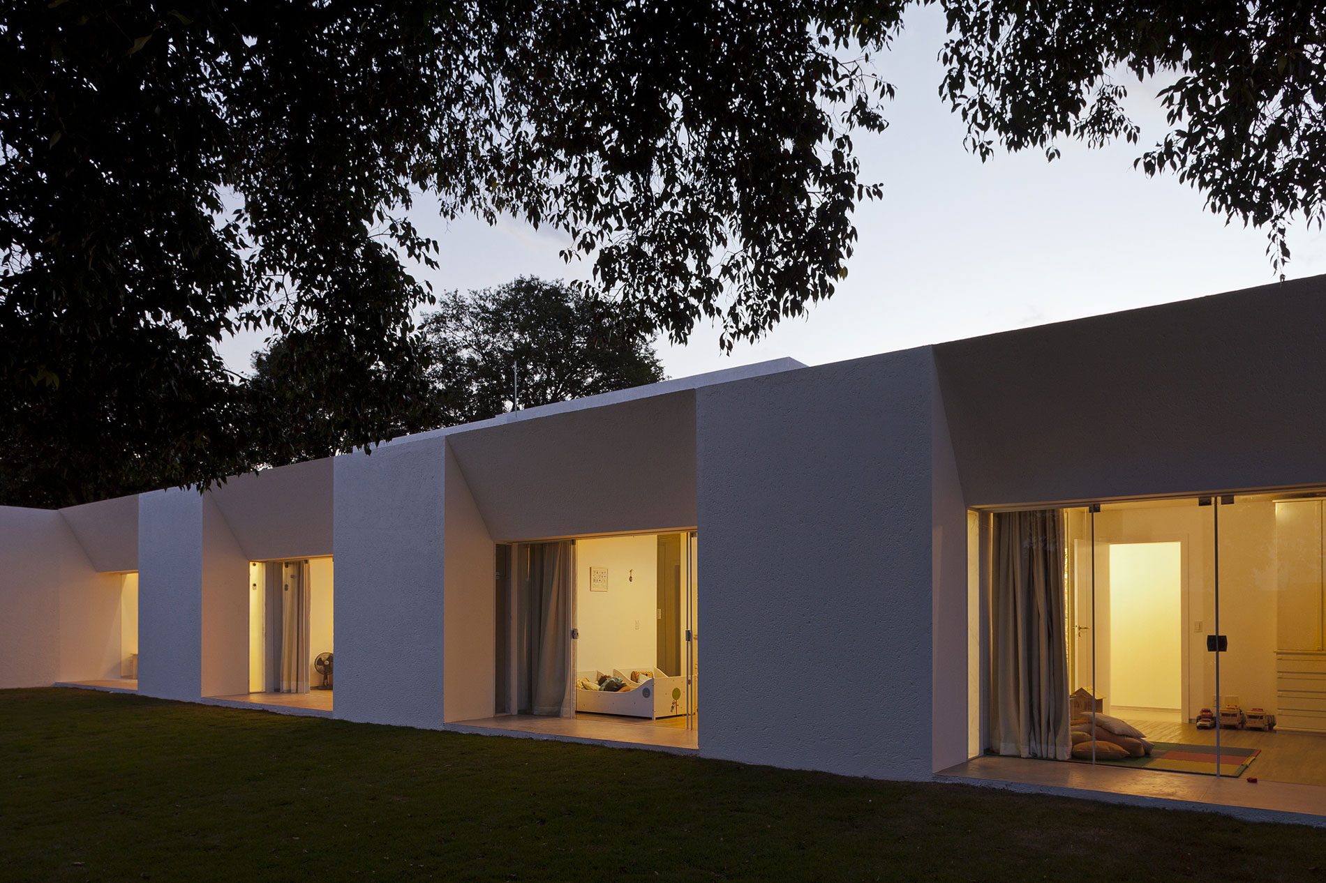 Коттедж Migliari Guimarães House, Бразилия