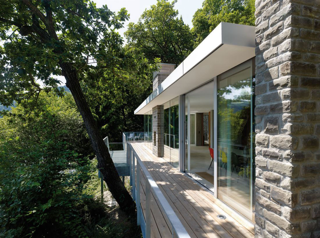 Интерьер уютного светлого дома Lake House у озера, Крейцау, Германия