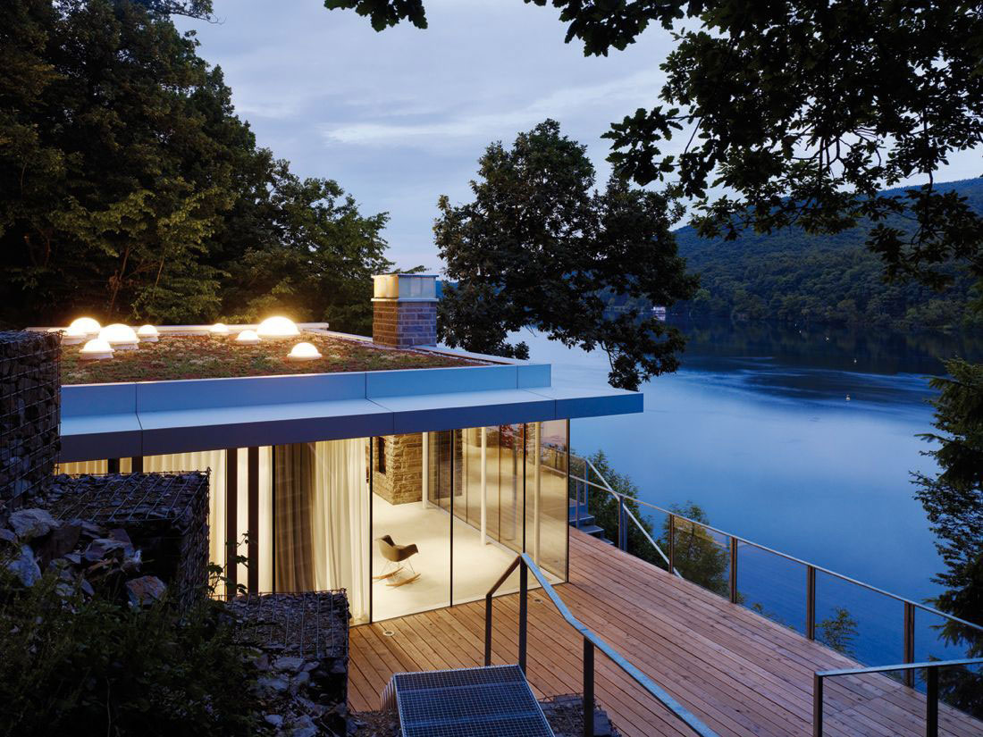 Интерьер уютного светлого дома Lake House у озера, Крейцау, Германия