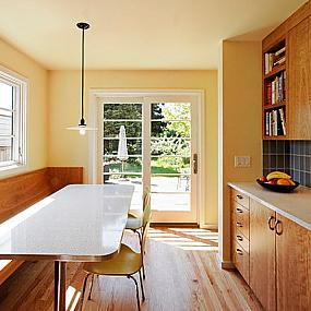 diner-style-seating-in-a-modern-kitchen