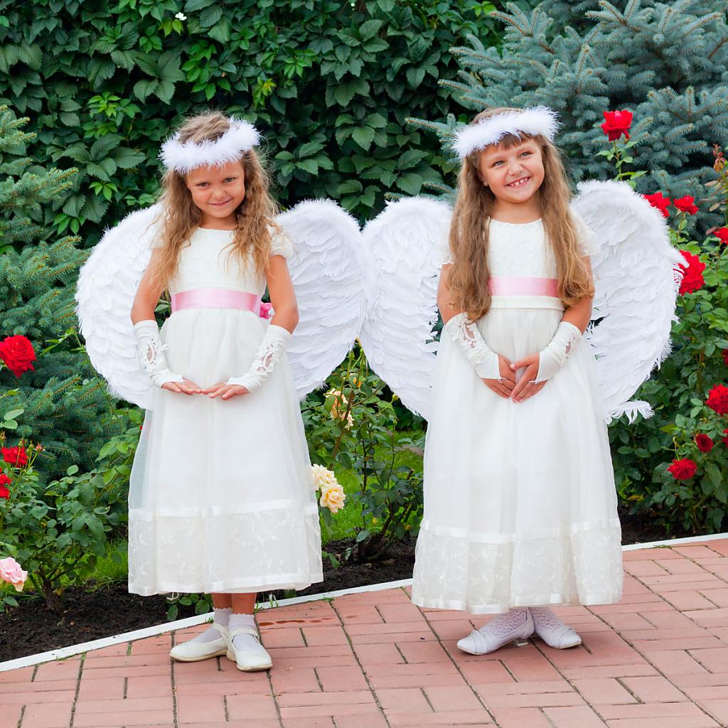 flower-girl-with-wings-on-wedding-01