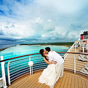 relaxing-honeymoon-aboard-02