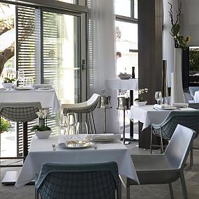 restaurant-furnishings-by-emeco