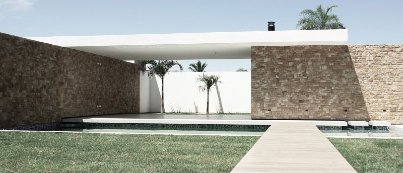 stylish-c-house-in-santa-cruz-sports-stunning-interiors-with-an-airy-appeal-03