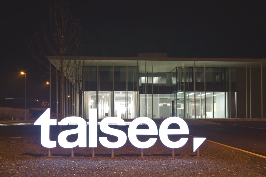 curtains-that-give-the-effect-of-rain-01