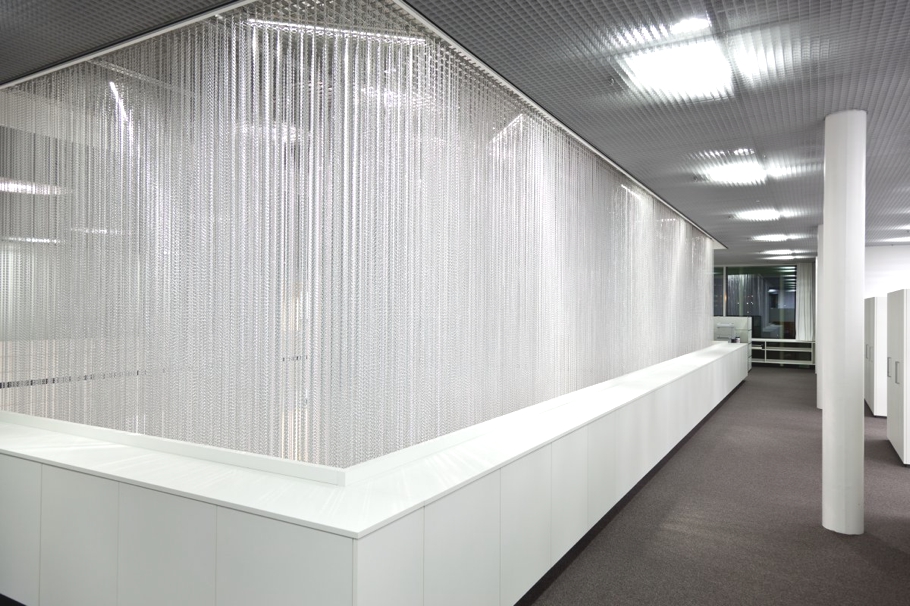 curtains-that-give-the-effect-of-rain-02