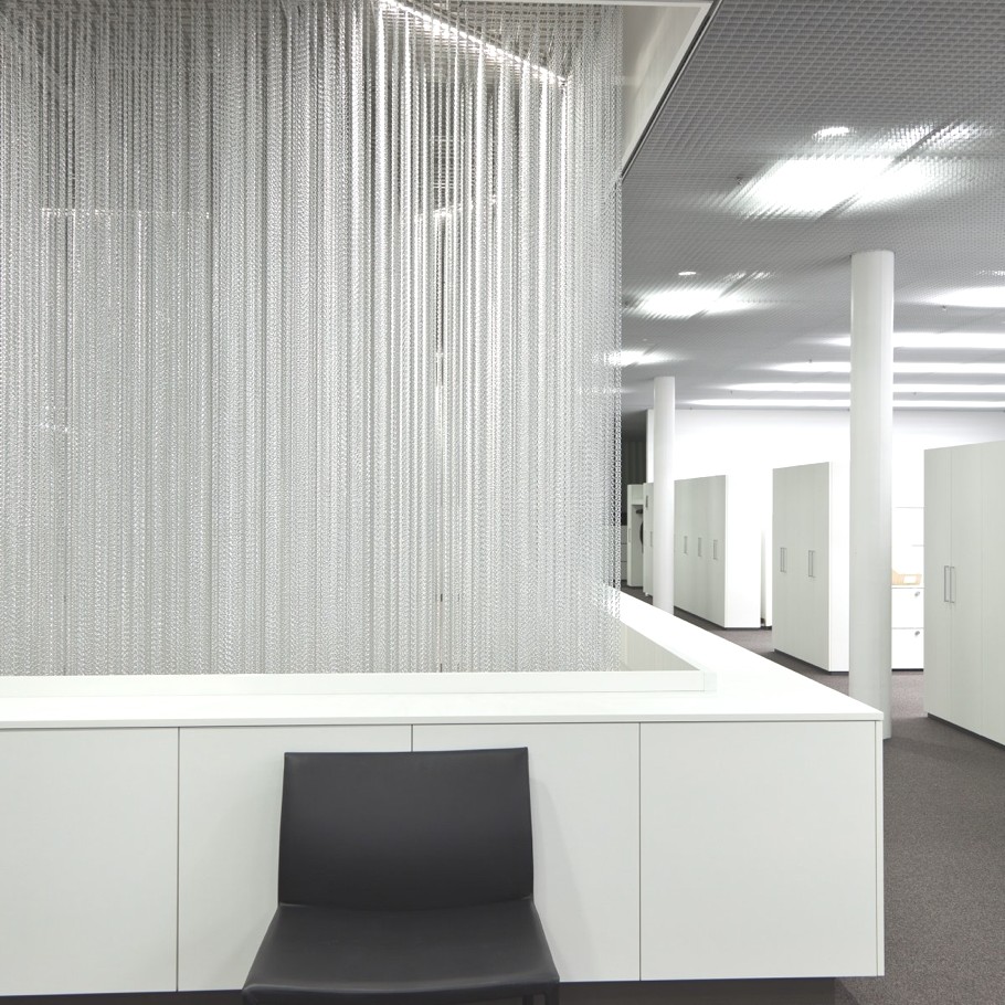 curtains-that-give-the-effect-of-rain-05