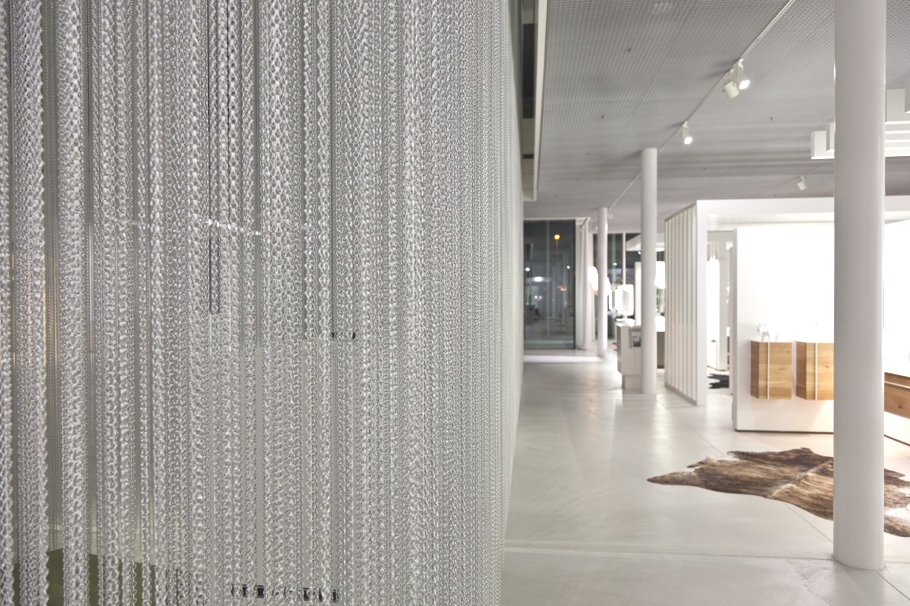 curtains-that-give-the-effect-of-rain-11