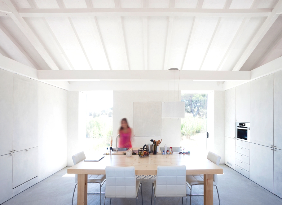 former-stables-converted-into-a-contemporary-pad-portugal-05