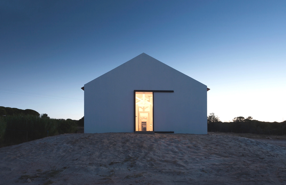 former-stables-converted-into-a-contemporary-pad-portugal-10