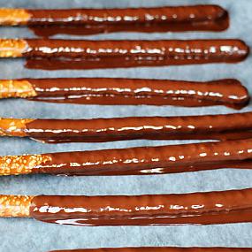 chocolate-pretzel-rods-03