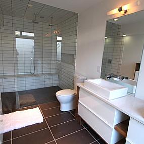 low-flow-toilet-in-a-modern-bathroom