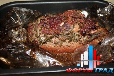 Свинина с брусникой и розмарином