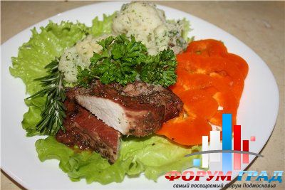 Свинина с брусникой и розмарином