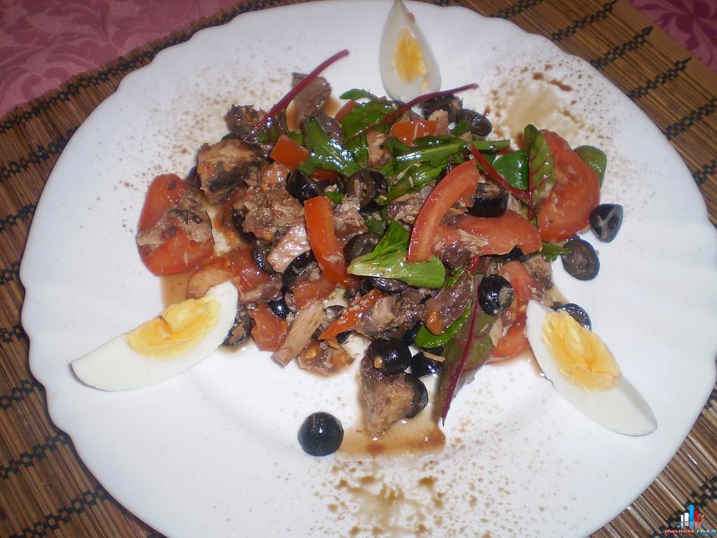 салат с тунцом