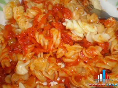 Макароны с морковной заправкой