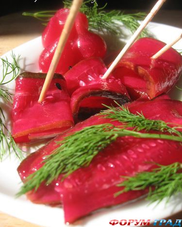 Салат из маринованных огурцов