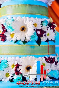 Amazingly Bright Wedding Cake 