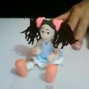 девочка в глубом платье