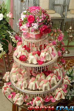 розовый свадебный торт