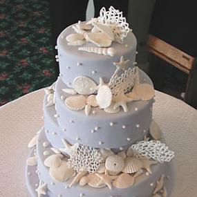 cake with seashells