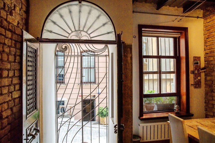 a-duplex-in-a-historic-building-in-istanbul-002
