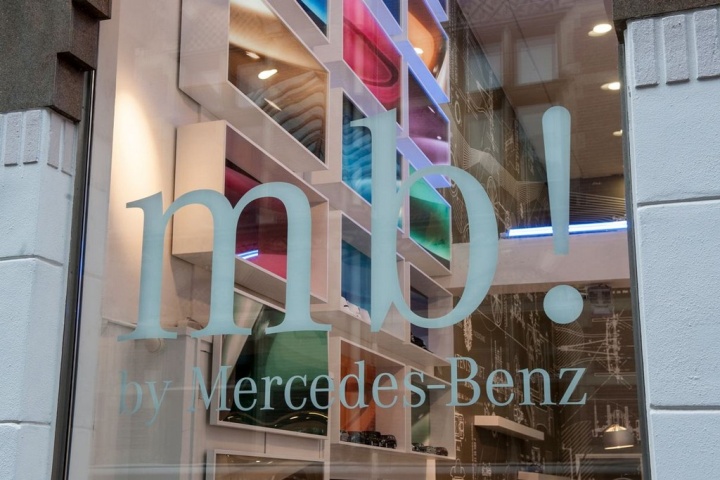 mercedes-benz-pop-up-store-by-buro-loods-the-hague-netherlands-027
