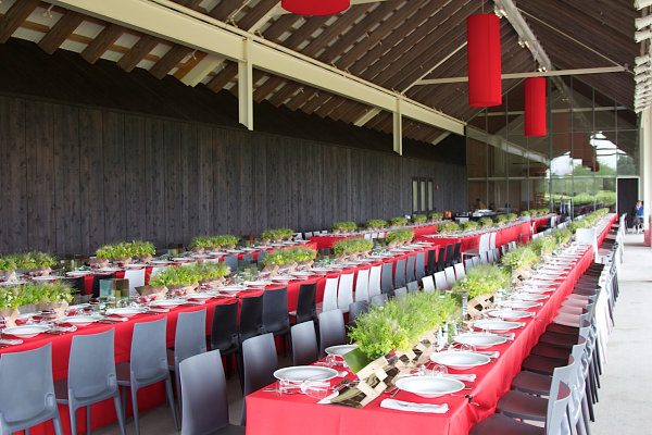 red-tablecloth-table-setting-002