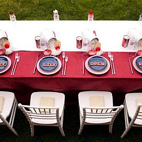 red-tablecloth-table-setting-009