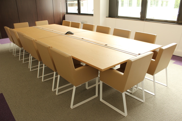 esi-group-offices-by-alex-de-rouvray-06