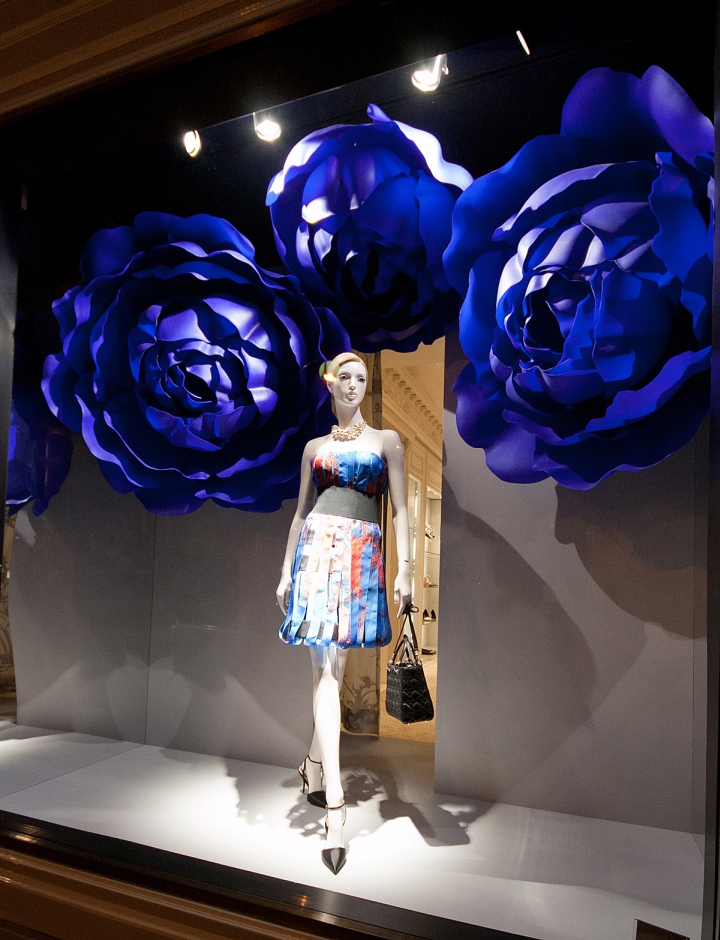 dior-windows-paris-02