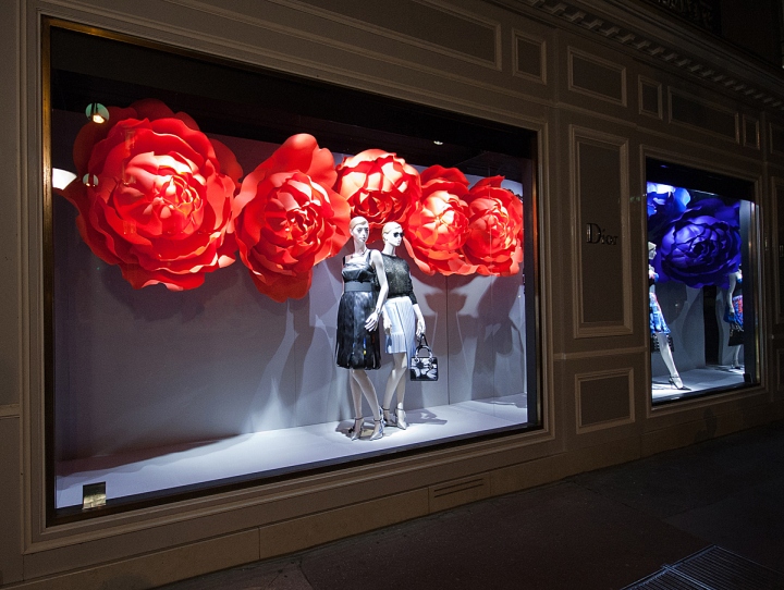 dior-windows-paris-04