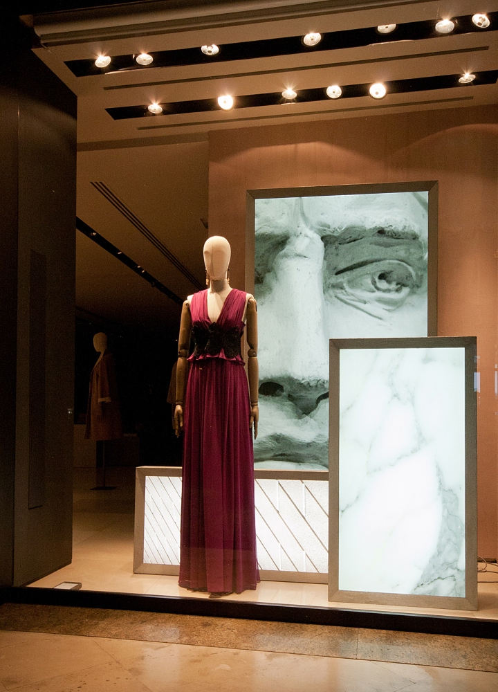 max-mara-windows-paris-01