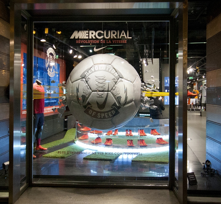 nike-windows-paris-02