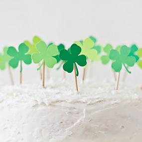 diy-clover-patch-cake-topper-04