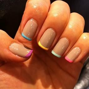 ways-to-rock-neon-nails-09