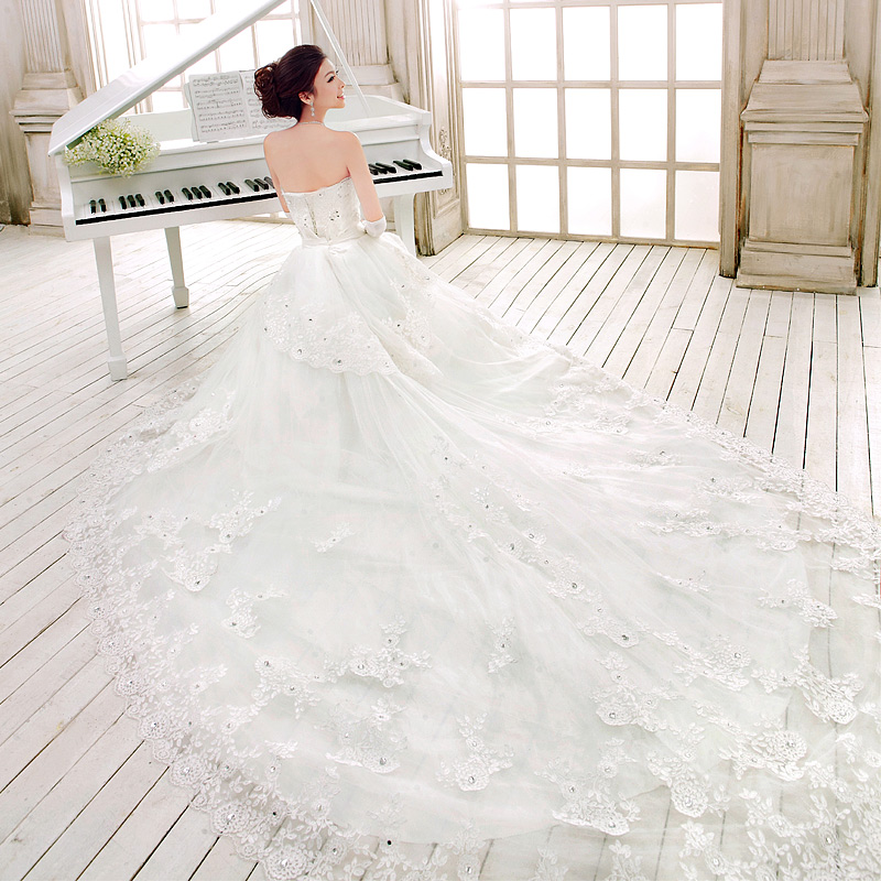 bride-near-piano-01