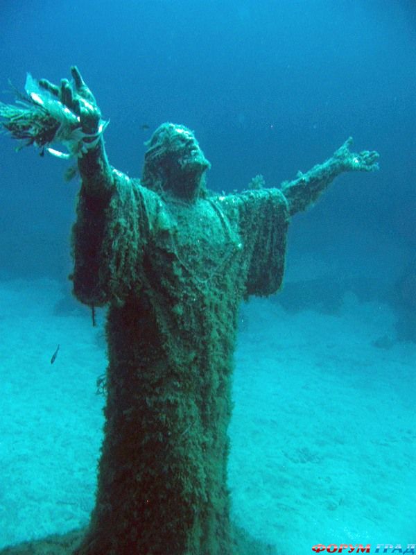Подводная Статуя Иисуса Христа7