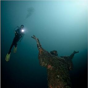 Подводная Статуя Иисуса Христа8