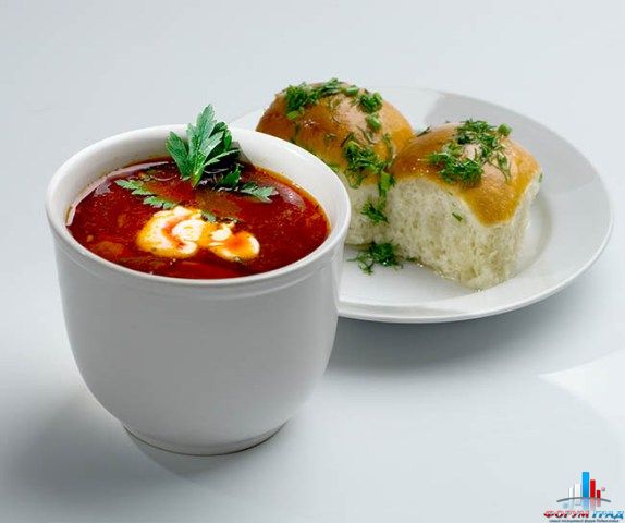 Борщ с пампушками