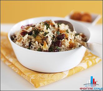 Плов с сушеными фруктами и миндалем