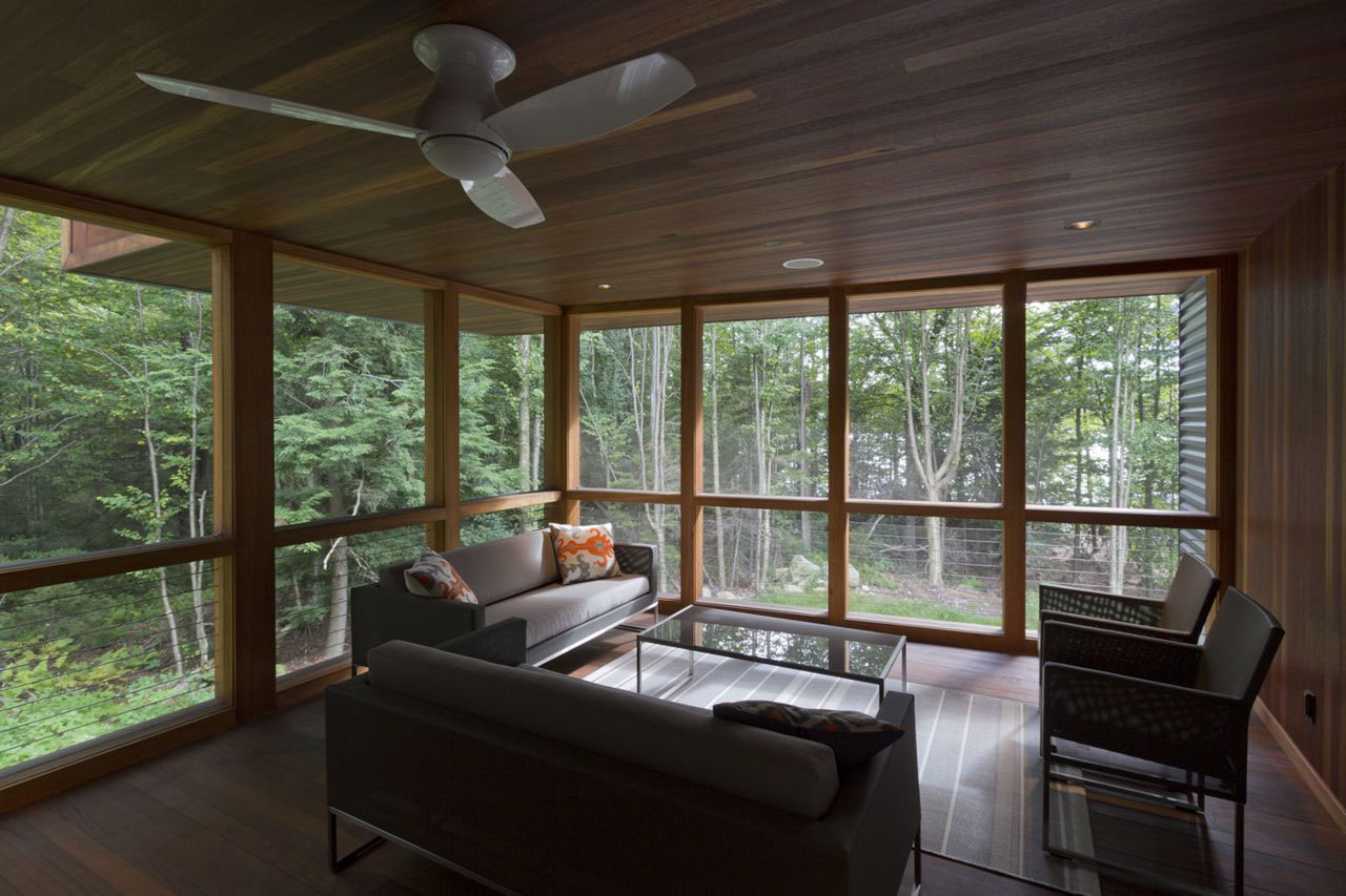 Дом на берегу лесного озера от Дэвида Джея Вайнера, Беккет, США