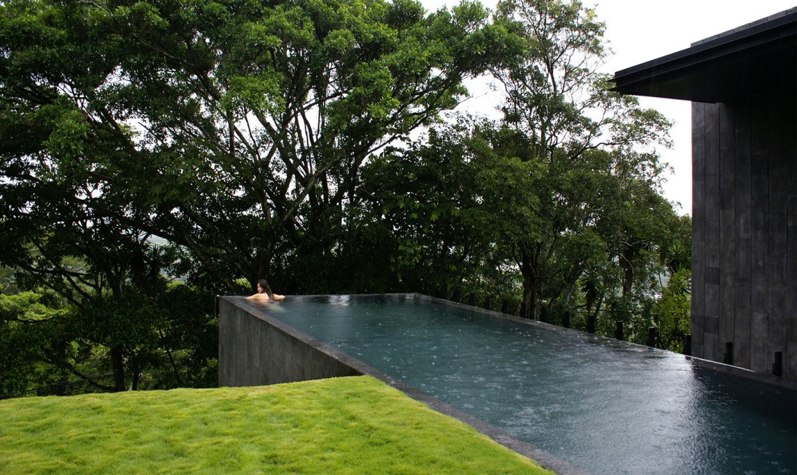 Дом с уникальной планировкой - Casa Altamira от испанского архитектора Joan Puigcorbe, Ciudad Colon, Costa Rica